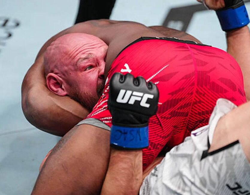 terrance-mckinney-finalise-viacheslav-borshchev-en-55-secondes-par-guillotine-a-lufc-317-las-vegas-photo___ID_2025-06-29-02-33-09_10569 (2)